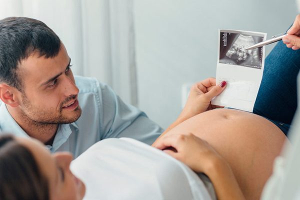 Ra nước ối nhiều khi mang thai 3 tháng cuối có nguy hiểm không?